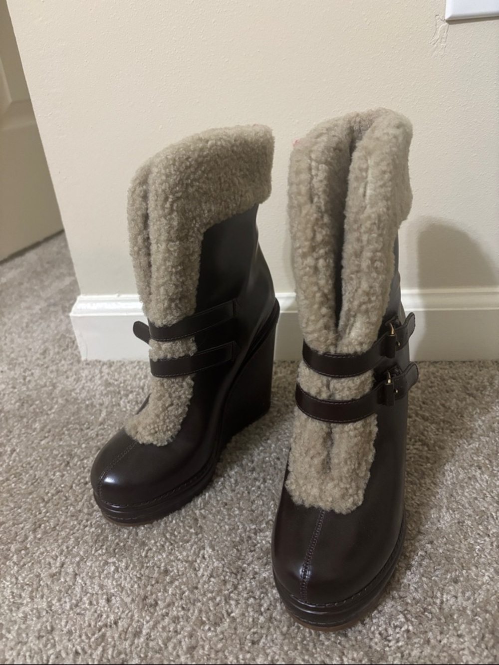 Marc by Marc Jacobs Dark Brown Wedge Boots with Cream Shearling - Picture 2 of 3